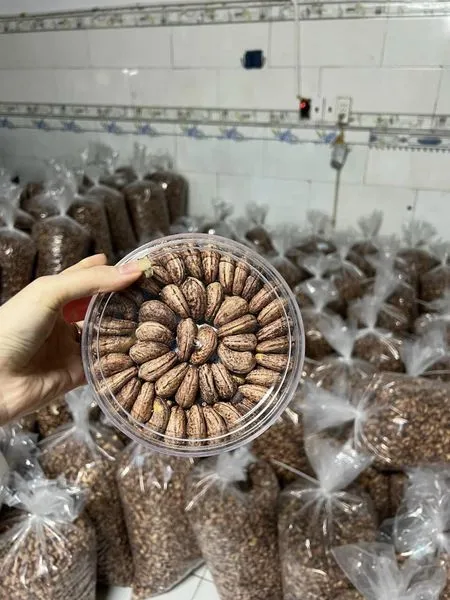 HẠT ĐIỀU XẾP HOA 1 HỘP 500GRAM