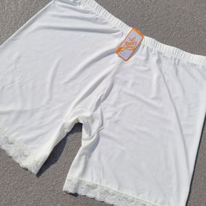 กางเกงซับใน ขาลูกไม้กันโป้ สินค้าดีคุณภาพเหลือๆค่าา