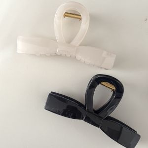 Kẹp tóc hình nơ lớn bóng đơn giản thanh lịch MODLEAF Lumi Bow Pin HÀN QUỐC