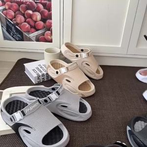 MenS Slippers 2026 New Summer Outdoor Driving Home Non-Slip High-End Beach Sandals