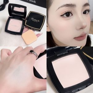 Sheer Coverage Pressed Powder Oil Control Waterproof & Sweatproof Matte Natural Finish Long Lasting Wet & Dry Use