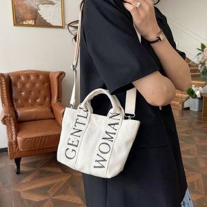 FAQIS หัวเข็มขัดแม่เหล็กแม่เหล็ก กระเป๋าถือผู้หญิงสไตล์เท่ แมสเซนเจอร์ Demin กระเป๋าพิมพ์ตัวอักษร ง่ายๆ แบบพกพาได้ กระเป๋าสะพายไหล่ผ้าใบ สำหรับผู้หญิง