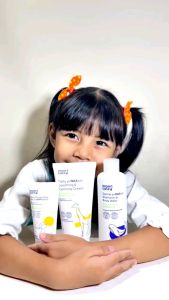 Perlindungan Fisik Harian dengan Sunscreen SPF 50+ Anti UV & Perawatan Anak