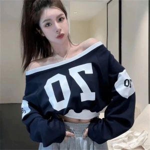 mẫu áo kiểu lệch vai phối viền in số 70 22 chữ S trước ngực dành cho nữ chất borip sl