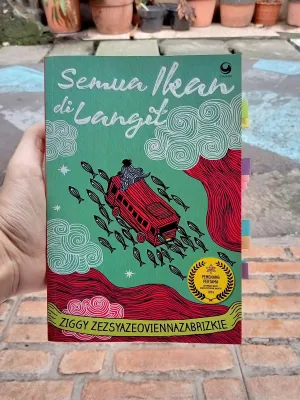 Buku Semua Ikan di Langit (Ziggy Zezsyazeoviennazabrizkie)