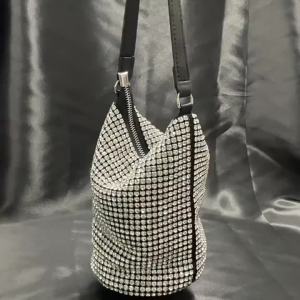 Kaiweili diamond bucket bag cross-border new style 2023 rhinestone bucket bag European and American style can be carried by hand or worn crossbody