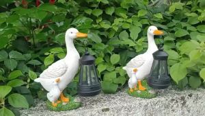 Solar Duck Garden Light - Weatherproof Resin Statue with Warm White LED Cute Animal Figurine Solar Lamp for Outdoor Pathway Decor