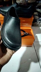 sepatu fantofel kantoran/ terbaru terbuat dari bahan karet..Kuat anti air. harga promosi