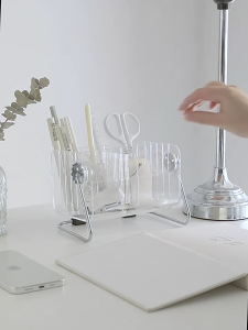 ที่เก็บสื่ออะคริลิกและที่วางโลหะสำหรับการแต่งหน้าและรีโมตคอนโทรลที่ใส่เครื่องเขียนมีความจุมาก