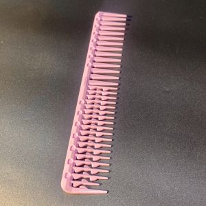 Cắt tóc dễ dàng hơn với lược giữ tóc thê hệ mới