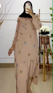 (Bisa COD) Midi Dress Crinkle Pompom/Midi Dress Premium/Dress Crinkle\\n\\n Apa itu Midi Dress Crinkle Pompom?\\n\\nMidi Dress Crinkle Pompom adalah gaun feminin yang dirancang khusus untuk wanita yang mencari penampilan elegan dan santai. Gaun ini memiliki desain unik dengan tekstur crinkle dan hiasan pom-pom yang menambah gaya dan daya tarik.\\n\\n Karakteristik Utama dari Midi Dress Crinkle Pompom\\n\\n- Desain midi: Panjang gaun mencapai setengah lutut, memberikan tampilan yang anggun dan sopan.\\n- Tekstur crinkle: Bahan gaun memiliki tekstur crinkle yang memberikan efek bergerak dan meningkatkan kenyamanan.\\n- Hiasan pom-pom: Pom-pom pada bagian bawah gaun menambah gaya dan daya tarik.\\n\\n Keuntungan Memiliki Midi Dress Crinkle Pompom\\n\\n- Tampilan elegan dan feminin\\n- Kombinasi antara gaya dan kenyamanan\\n- Fleksibilitas dalam penggunaan untuk acara formal dan non-formal\\n\\n Bagaimana Memilih Midi Dress Crinkle untuk Acara?\\n\\nPilih Midi Dress Crinkle sesuai dengan jenis acara dan lingkungan yang akan Anda hadiri.\\n\\n Tips dalam Memilih Midi Dress Crinkle untuk Acara\\n\\n- Pertimbangkan tema dan dress code acara\\n- Pilih warna dan desain yang sesuai dengan acara\\n- Pastikan gaun nyaman dan sesuai dengan ukuran tubuh Anda\\n\\n Rekomendasi Midi Dress Crinkle untuk Acara\\n\\n- Midi Dress Crinkle Pompom dengan warna netral seperti hitam atau putih cocok untuk acara formal\\n- Midi Dress Crinkle dengan hiasan renda cocok untuk pesta pernikahan atau acara semi-formal\\n\\n Bagaimana Merawat Midi Dress Crinkle?\\n\\nUntuk menjaga kualitas dan keindahan Midi Dress Crinkle, ikuti langkah-langkah perawatan berikut.\\n\\n Langkah-langkah dalam Merawat Midi Dress Crinkle\\n\\n- Cuci gaun dengan tangan atau menggunakan mesin cuci dengan mode lembut\\n- Gunakan deterjen yang cocok untuk bahan crinkle\\n- Jemur gaun di tempat teduh dan hindari sinar matahari langsung\\n\\n Perawatan Spesial untuk Midi Dress Crinkle\\n\\n- Jangan gunakan setrika dengan suhu tinggi\\n- Hindari penggunaan pemutih atau pewarna\\n\\n Apa itu Midi Dress Premium?\\n\\nMidi Dress Premium adalah gaun premium yang dirancang dengan bahan berkualitas tinggi dan detail desain yang menonjol.\\n\\n Karakteristik Utama dari Midi Dress Premium\\n\\n- Bahan berkualitas tinggi: Gaun dibuat dari bahan yang halus dan nyaman\\n- Detail desain: Desain gaun yang menonjol dengan hiasan dan detail tambahan\\n- Panjang midi: Panjang gaun mencapai setengah lutut, memberikan tampilan yang anggun dan sopan\\n\\n Keuntungan Memiliki Midi Dress Premium\\n\\n- Tampilan elegan dan feminin\\n- Kualitas bahan yang tinggi\\n- Desain yang menonjol dan unik\\n\\n Bagaimana Memadukan Midi Dress Crinkle Casual?\\n\\nPadukan Midi Dress Crinkle Casual dengan aksesori dan sepatu yang sesuai untuk mendapatkan gaya yang sempurna.\\n\\n Tips dalam Memadukan Midi Dress Crinkle Casual\\n\\n- Padukan dengan sepatu sneakers atau sandal untuk gaya santai\\n- Gunakan aksesori ringan seperti kalung atau gelang\\n- Pilih warna dan desain yang sesuai dengan gaya Anda\\n\\n Rekomendasi Outfit dengan Midi Dress Crinkle Casual\\n\\n- Midi Dress Crinkle Casual dengan sepatu sneakers dan topi bucket untuk gaya streetwear\\n- Midi Dress Crinkle Casual dengan sandal dan aksesori logam untuk gaya semi-formal\n}