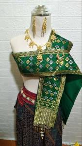 สไบราคาผืนละ 119 บาทกว้าง 13 ถึง 14 cm ยาว 2 เมตร