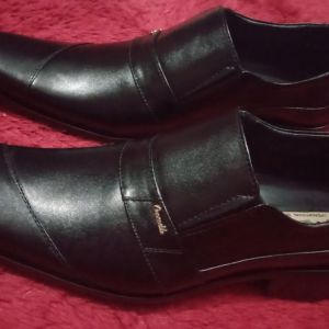 sepatu pantofel kulit cowoberkualitas mutu terjamin buat ngantor buat pesta sol karet TPR sepatu fantofelsepatufantofel model keren anti ngelotok anti slip