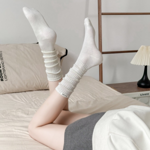 ถุงเท้าข้อกลางสำหรับผู้หญิง เทรนด์ฤดูร้อน ถุงเท้าข้อสูงย้อนยุค ถุงเท้าข้อยาวสีพื้น ถุงเท้าผ้าฝ้าย ถุงเท้ายาว