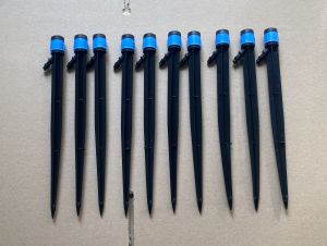[ 10 cái ] Béc xòe xanh có que cắm gốc 18cm dùng tưới rau  tưới cây ăn trái ( béc xòe xanh 360 độ )
