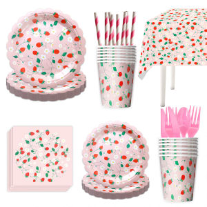 ข้ามพรมแดนใหม่สีชมพูสตรอเบอร์รี่บนโต๊ะอาหารชุดตกแต่งงานเลี้ยงวันเกิดจานอาหารค่ำผ้าปูโต๊ะทิชชู่ขนมมีดส้อมและช้อน