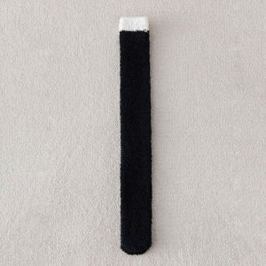 Tất Lông Siêu Dễ Thương Với Thiết Kế Sọc Vằn Cùng Nhiều Màu Sắc Tha Hồ Cho Chị Em Lựa Chọn Để Phối Đồ Xinh