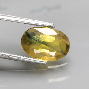 1.25 ct พลอยแท้ พลอยบุษราคัม เผาเก่า สีเหลืองอมเขียว ทรงไข่ บางกะจะ