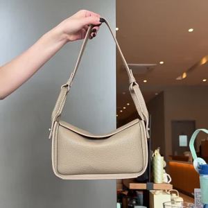 Túi đeo vai/nách nữ bằng da thật cao cấp phong cách cổ điển túi đeo chéo da mềm mới đa năng cho việc đi làm túi hộp đeo chéo.