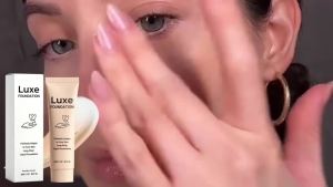 Luxe Temperature Changing Foundation Set Long Wear Liquid Makeup Skin Tone Adaptive Lightweight Natural Glow 30g SPF 50