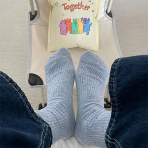 AnTas Super ถุงเท้ายาวถึงกลางน่องของผู้หญิง ถุงเท้าขนลายทางแนวตั้งสีทึบ ถุงเท้าผู้หญิงสไตล์อินอ่อนโยน