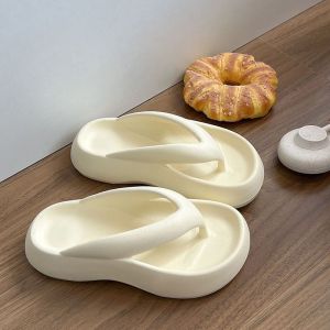 Aqrau 【NEW🎉】พร้อมส่รองเท้าแตะผู้หญิง รองเท้าหูคีบ พื้นหนา EVAน้ำหนักเบา ใส่สบาย มินิมอล รุ่นใหม่ นำเข้าราคาถุก