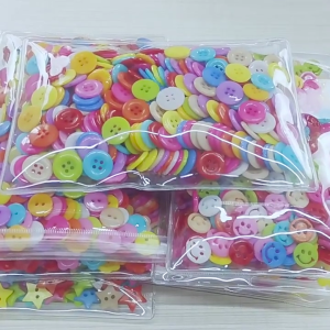 200 Pcs Round Buttons Colourful Buttons Plastic Buttons Craft Buttons Flower Star Buttons 2/4 Holes Buttons