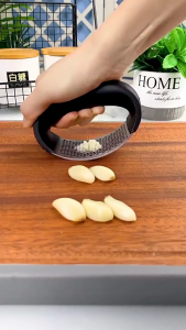 User Friendly Manual Garlic Grinder Easy to Use Garlic Smashers Ideal For Quick Garlic Preparation In Any Setting