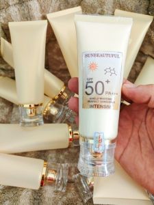 Kem chống nắng dành cho mọi loại da bảo vệ da khỏi tác động của cả tia UVA UVB ánh sáng xanh và tia hồng ngoại.