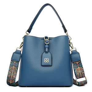 Womens bucket bag 2025 New fashionable spring and summer versatile large-capacity tote bag suitable for commuting can be carried by hand or worn as a shoulder bag or crossbody bag for women