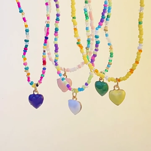 สร้อยคอจี้รูปหัวใจความรักลูกปัดสีตัดกันสร้อยคอลูกปัดสีรุ้ง Choker ครบรอบของขวัญวันเกิด