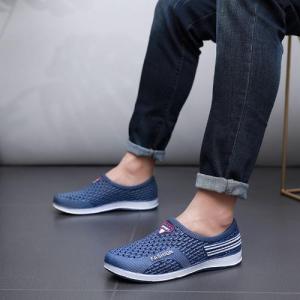 รองเท้าแตะกีฬาผู้ชายรองเท้าชายหาดสำหรับผู้ชายเทรนด์แฟชั่นรองเท้าแตะนุ่มสำหรับผู้ชายผู้ชายกลางแจ้งรองเท้าแตะกันลื่นสำหรับจักรยาน