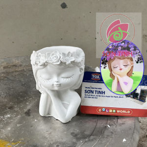 Tượng thạch cao tô màu cô gái làm giỏ hoa trang trí bàn học để bút (Không kèm màu) tượng trắng decor