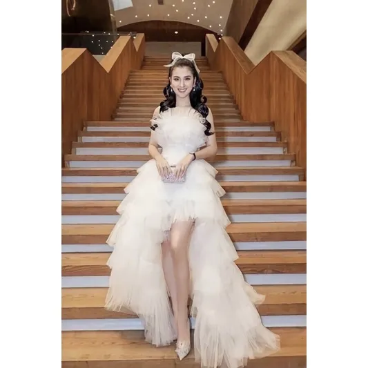 Cô dâu Thanh Hằng thay 2 bộ váy cưới, diện đôi giày bệt giá gần 40 triệu