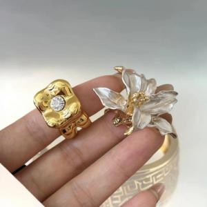 Hmeme แหวนดอกทิวลิปเคลือบสีทองและสีขาวตัดกันแหวนใส่นิ้วผู้หญิงทรงสี่เหลี่ยมชั้นสูงของขวัญเครื่องประดับ