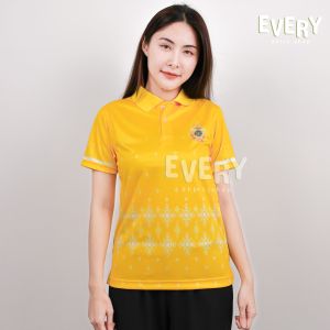 Every Shirt Shop เสื้อโปโลสีเหลืองพิมพ์ลาย ลายดอกผึ้ง เสื้อเหลืองตราสัญลักษณ์ เนื้อนุ่ม ไม่ต้องรีด