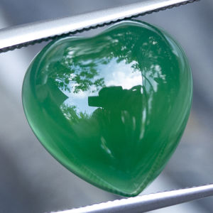 พลอยโมรา (Chalcedony/ Agate) สีเขียวหยก น้ำหนัก 6.14 กะรัต 12x5มิล พลอยแท้ จากประเทศแอฟริกาใต้