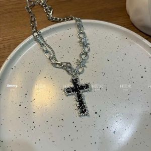 สร้อยคอจี้ไม้กางเขนสไตล์หวานและเย็นสำหรับผู้หญิง