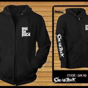 Jaket Zipper Hoodie ONE OK ROCK Bahan Kain Fleece Warna Hitam