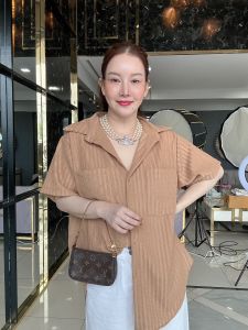 รุ่นใหม่พร้อมส่ง📌 E48 เสื้อเชิ้ตแขนสั้น เนื้อผ้านิ่ม สุดเก๋ ใส่ออกมาดูเก๋มากดีเทลดูแพง แมชท์ง่าย ต้องมีติดตู้✨