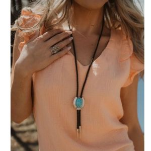 Vintage Artistic Bolo Tie Necklace Turquoise Inlaid Round Disc Vintage Turquoise Pendant Antique Silver Personality