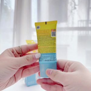 Kem Chống Nắng Garnier Vitamin C Super UV Cooling Watergel Chống Nắng Phổ Rộng Sáng Da 30ml - - Chống nắng phổ rộng bảo vệ da trước tia UVA UVB & UVA bước sóng dài.   - Hỗ trợ dưỡng ẩm giúp da mát lạnh ngay khi sử dụng.