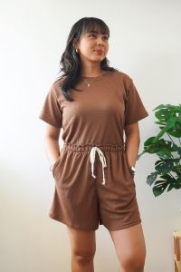 Elegant Waffle Texture Womens Shirt and Shorts Set with Drawstrings and Side Pockets