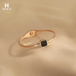 [ Promo Bayar Ditempat ] Gelang Tangan Wanita Mewah Titanium Asli Anti Karat / Gelang Tangan Wanita Import Bahan Titanium Anti Luntur / Gelang Tangan Wanita Black Clover