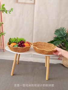 Portable Plastic Wicker Bread Basket Hand woven Flower Shape Trays for Fruit Serving and Storage in Homes or Restaurant
