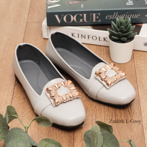 QUINCE Zudith Flats Wanita