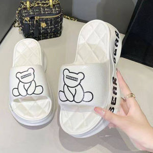 SQShop น่ารักมาก รองเท้าแตะแฟชั่นสุดแบ๊ว ดีไซน์ออกมาได้ตะมุตะมิมาก พื้นเป็นฟิลหนังดูดีหรูหราสุดๆ ลายสกรีนหมีก็เข้ากับรองเท้ามาก วัสดุเป็นยางทนทานใช้งานยาวๆ รีบกดเลย