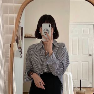 [W0195] เสื้อเชิ้ตคอปกแขนยาวลายทาง เสื้อใส่ทำงาน ใส่ไปเที่ยว ทรงหลวมๆใส่สบาย  แมทช์ง่ายได้ทุกลุค สไตลล์เกาหลี