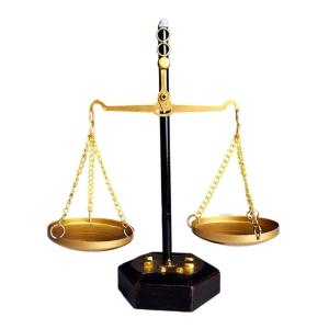 Artistic Metal Weighing Scale Decoration Ornament Antique Balance Scale Statue for Home and Lawyer Office Desktop Shelf