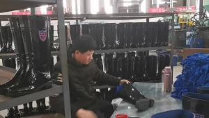 Giày Đi Mưa Công Trường Bảo Hiểm Lao Động pvc Giày Đi Mưa Cho Nam Giày Cao Su Chịu Mài Mòn Chống Trượt Cao Gót Giày Nước Dày Gân Bò Bán Buôn Ống Trung